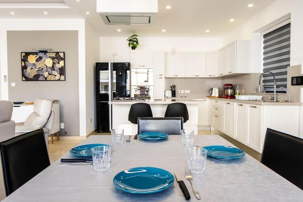Mellieha, Luxury 3 Bedroom Azure Maisonette Ngoại thất bức ảnh